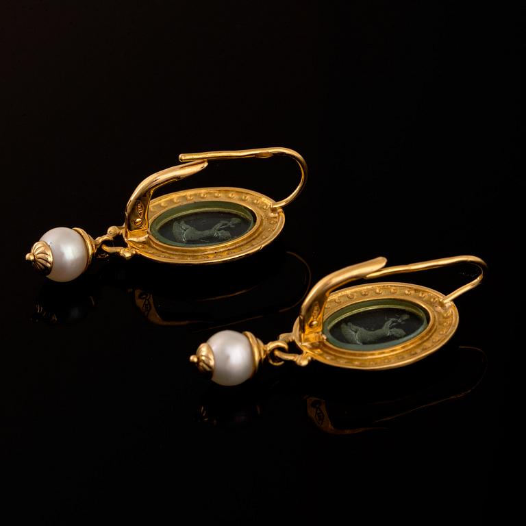 Tagliamonte earrings with intaglio and pearl.