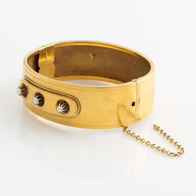 Armring, 18K guld med pärlor, 1800-tal.