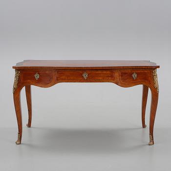 SKRIVBORD, Rokokostil, 1900-talets första hälft.