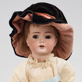 a porcelain doll probably by Kämmer & Reinhardt/Simon & Halbig 117, Germany ca 1916.