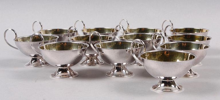 PUNCHMUGGAR, 12 st, silver. Ceson, Göteborg, 1980.