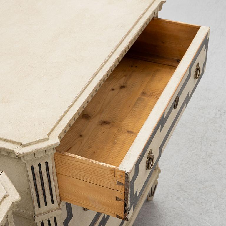 Chests of drawers, a pair, Gustavian style, 20th century.