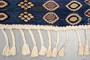 Barbro Nilsson, matto, "Snäckorna", flat weave, ca 312-313,5 x 200-204,5 cm, signed AB MMF BN.