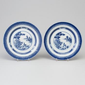 A pair of blue and white dishes, Qing dynasty, Qianlong (1736-95).