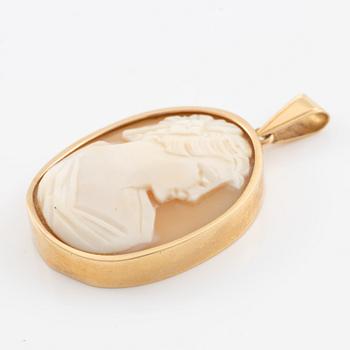 Pendant, 18K gold with shell cameo.