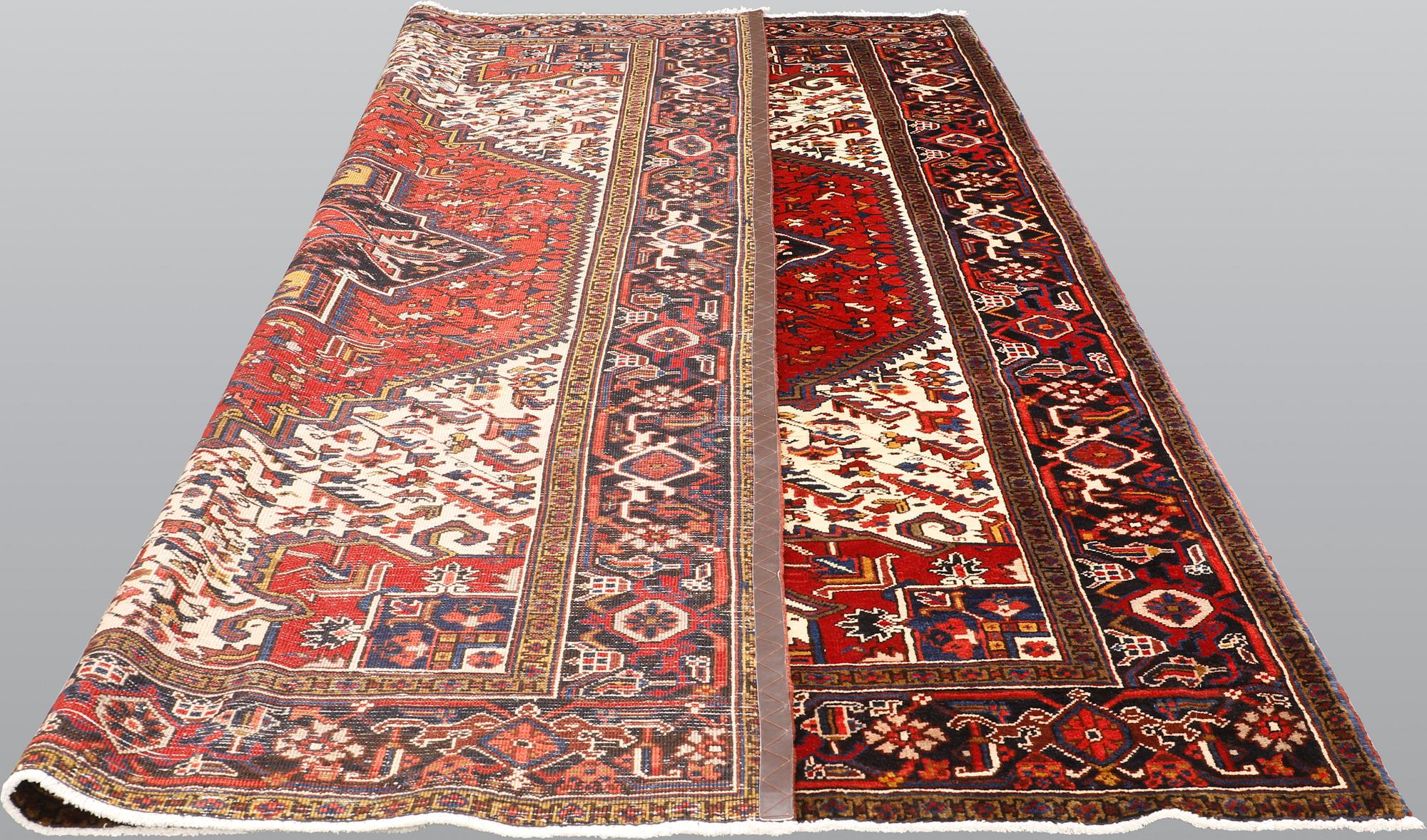 A Heriz / Gorovan carpet, ca 307 x 246 cm.