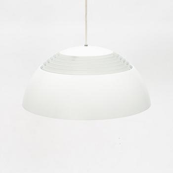 Arne Jacobsen, "AJ Royal Pendel", Louis Poulsen, Danmark.