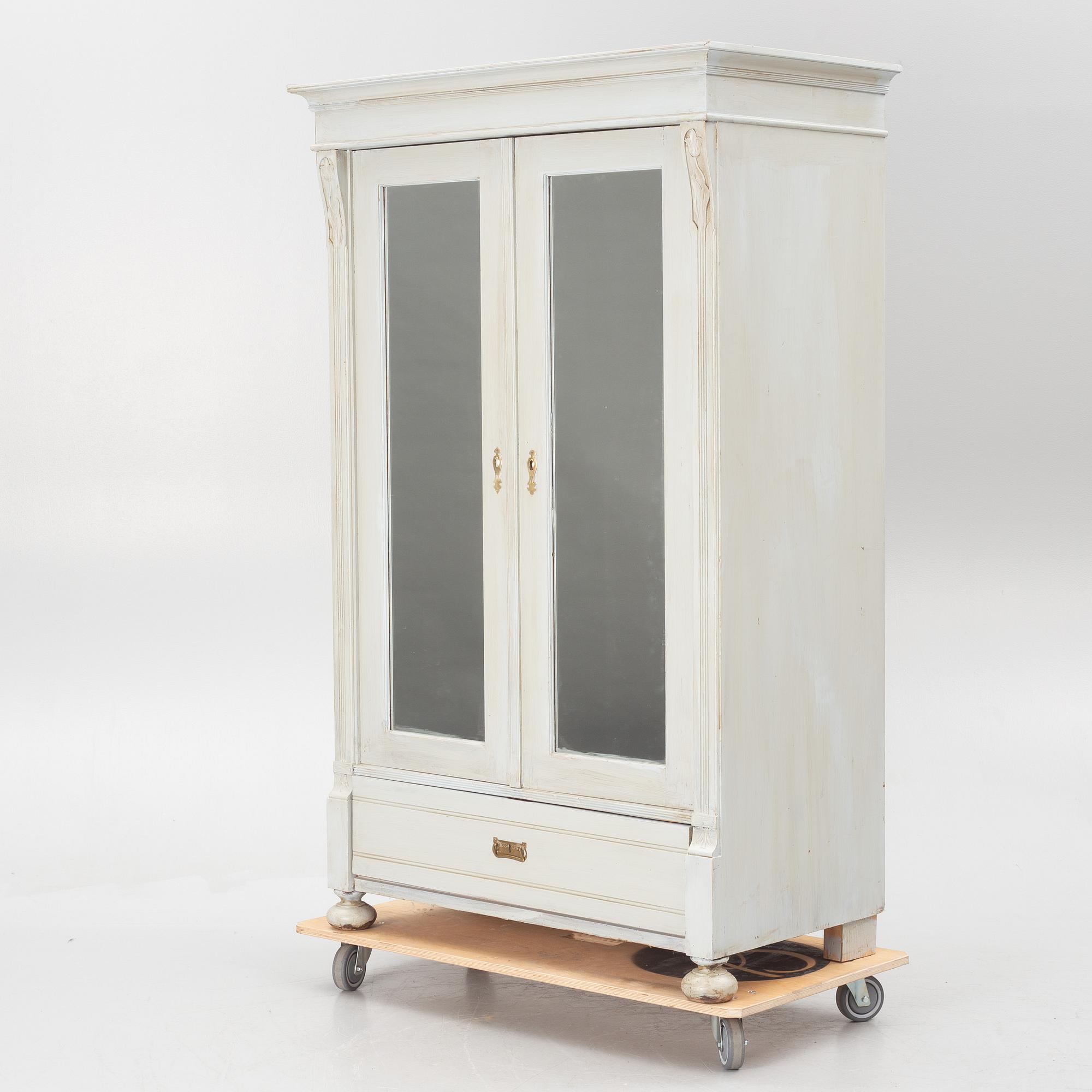 A cabinet, from around the year 1900.