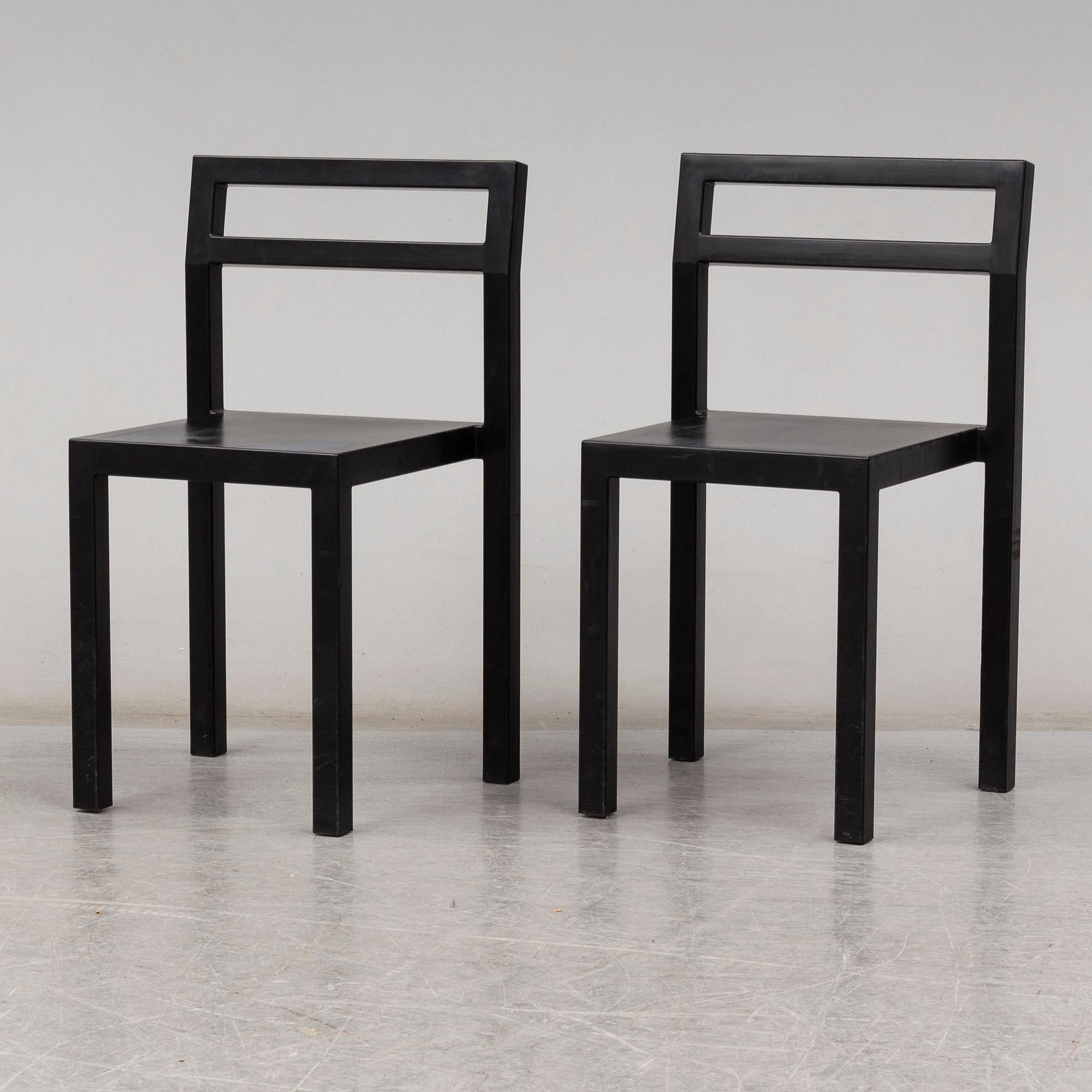 BORIS BERLIN/POUL CHRISTIANSEN, a 'Non' table with two chairs by Komplot design for Källmo.