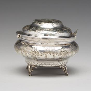 A Russian early 19th century parcel-gilt silver sugar-box, mark of Jakow Witalijew, Moscow 1803.