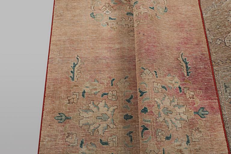 Matta, Orientalisk, vintage design, ca 254x192 cm.