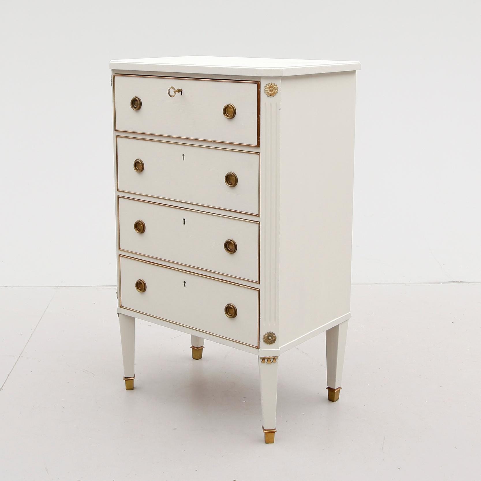 BYRÅ, gustaviansk stil, 1900-talets första hälft.