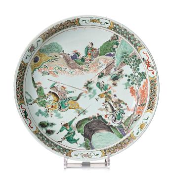 1078. Fat, porslin. Qingdynastin, Kangxi (1662-1722).