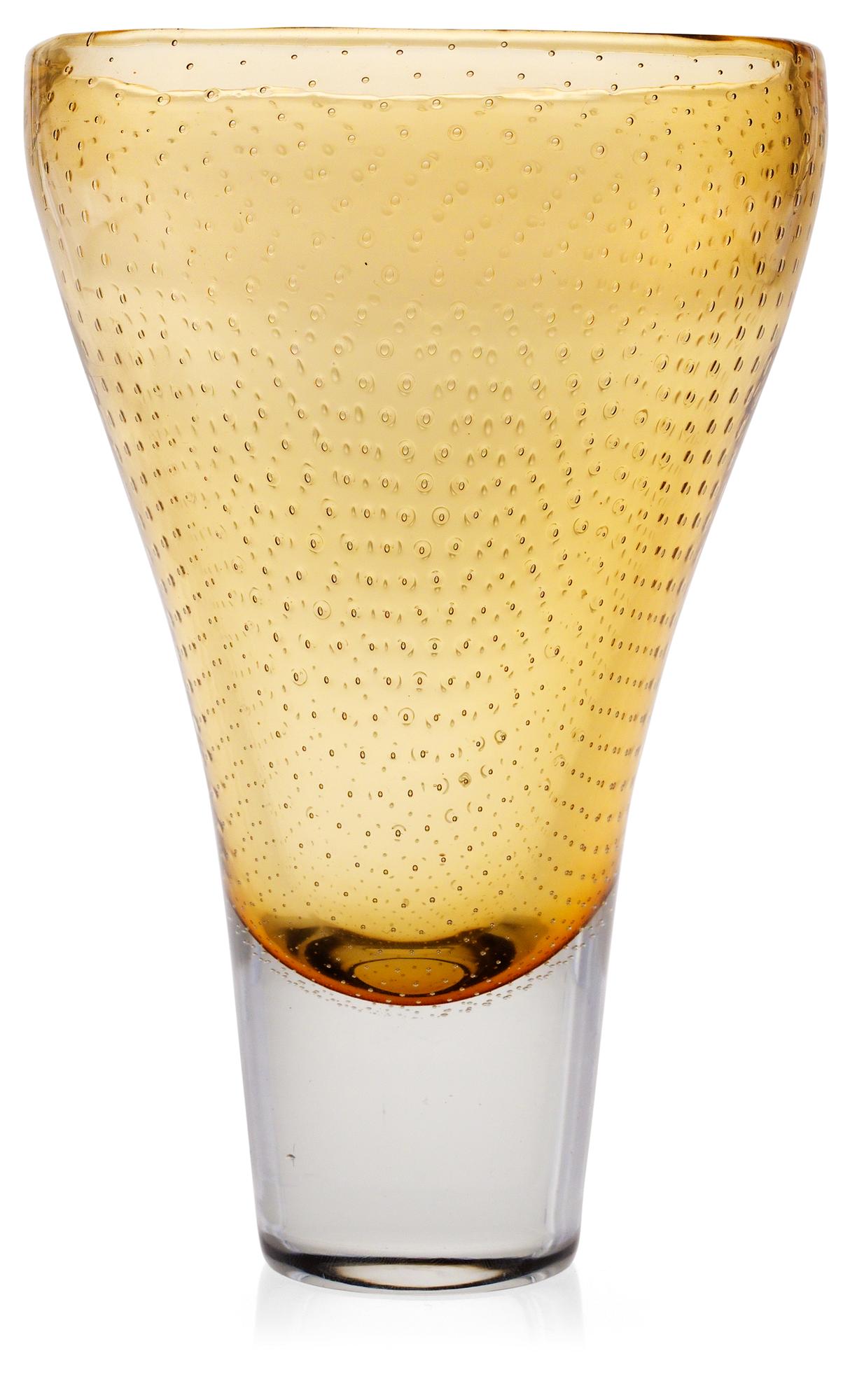 A Gunnel Nyman amber coloured vase, Nuutajärvi, Notsjö 1950's.