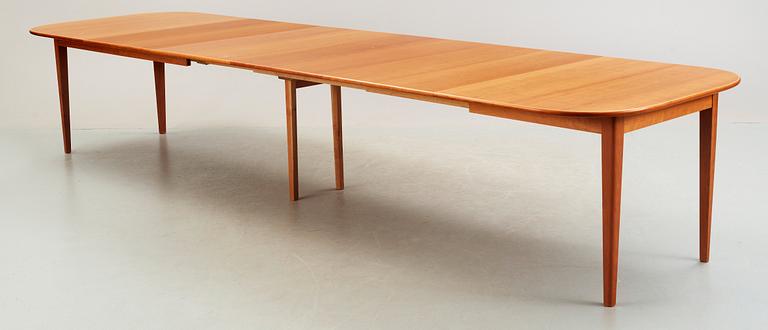 A Josef Frank mahogany dining table, Svenskt Tenn, model 947.