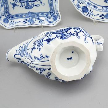 A table ware set of 9 pcs by Meissen, from the second half of the 20th century.