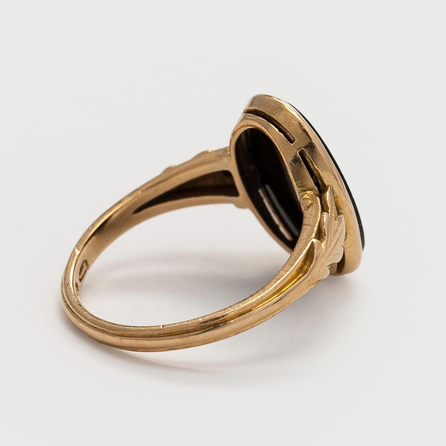 Ring, onyx, 18K guld. A. Tillander, Helsingfors 1942.