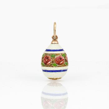 HÄNGE, silver samt 14K guld, emaljerat ägg med blomstermotiv, Ryssland. Total vikt ca 7,56 g.