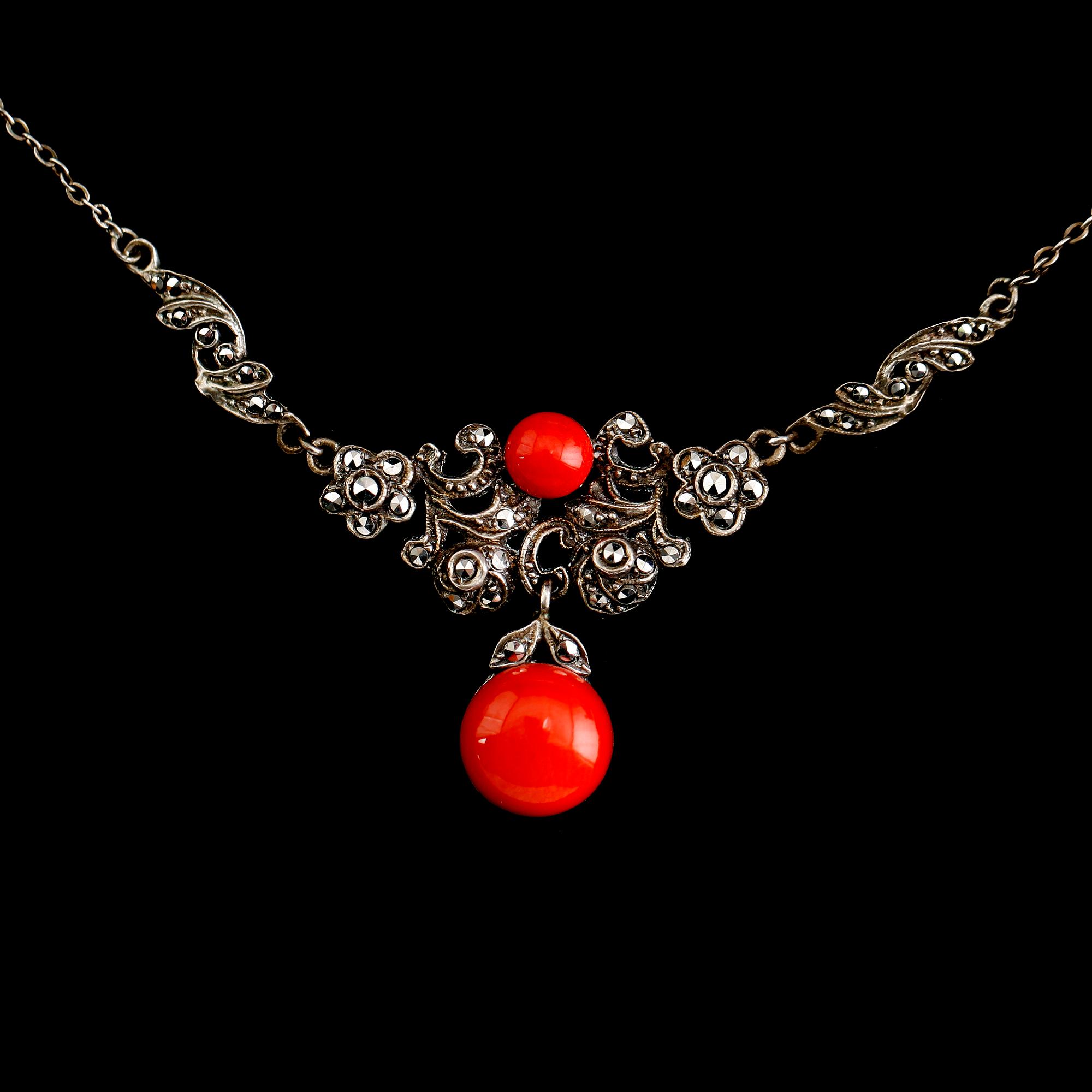 COLLIER OCH ARMBAND, silver, korall, 1900-tal.