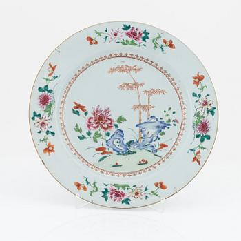 A famille rose serving dish, Qing dynasty, Qianlong (1736-95).