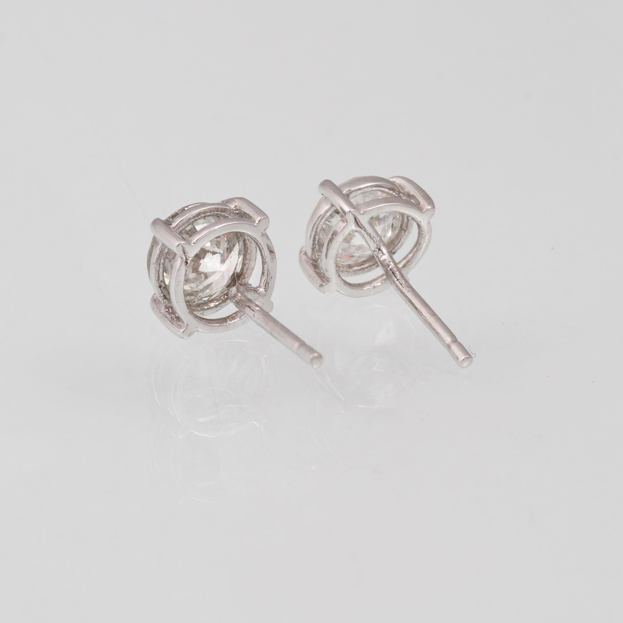 ÖRHÄNGEN, 18K vitguld med briljantslipade diamanter ca 2.02 ct. Vikt.