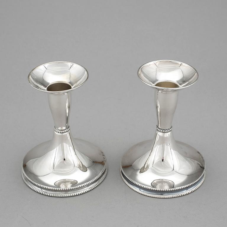 LJUSSTAKAR, ett par, silver. TESI, Göteborg, 1982.