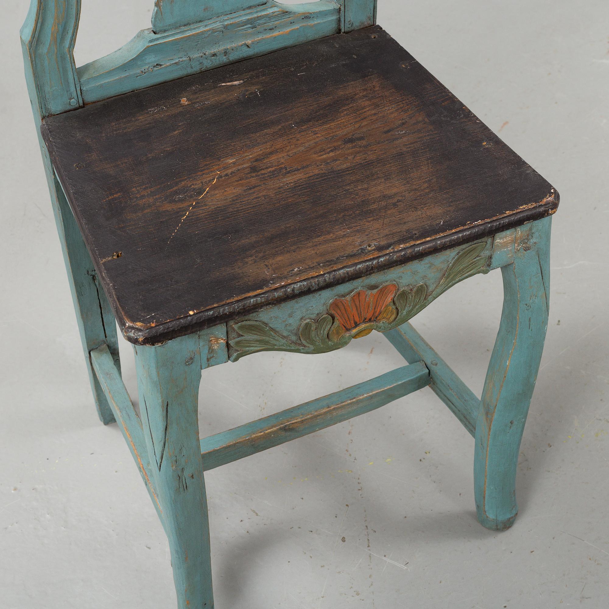 a set of 6 early 10th century folk art chairs from Hälsingland.