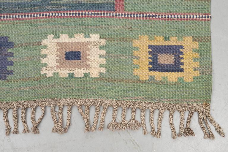 Märta Måås-Fjetterström, a carpet, "Grön äng", flat weave, ca 291 x 207 cm, signed AB MMF.
