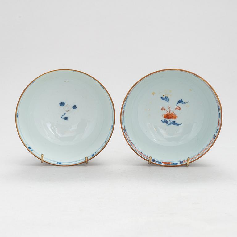 A pair of Chinese bowls, Qing dynasty, 18th Century.