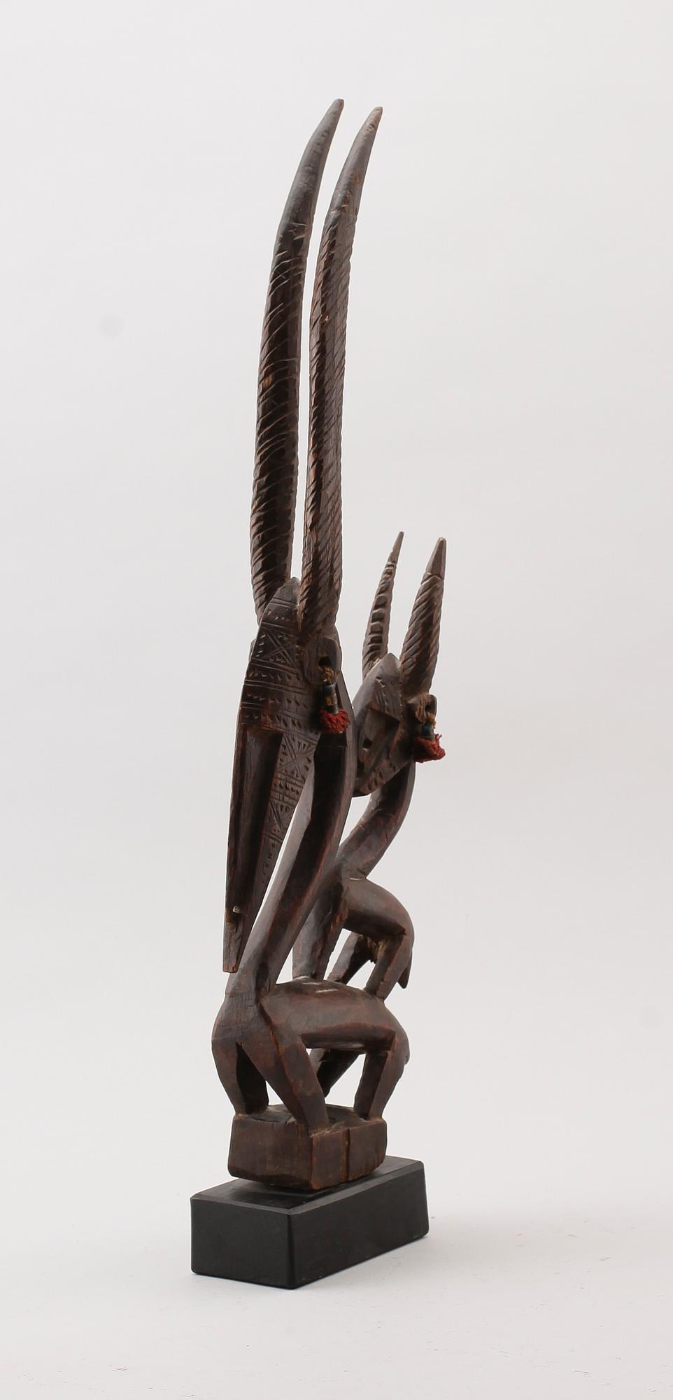 SKULPTUR, skuret trä, Afrika, möjligen 1900-tal.