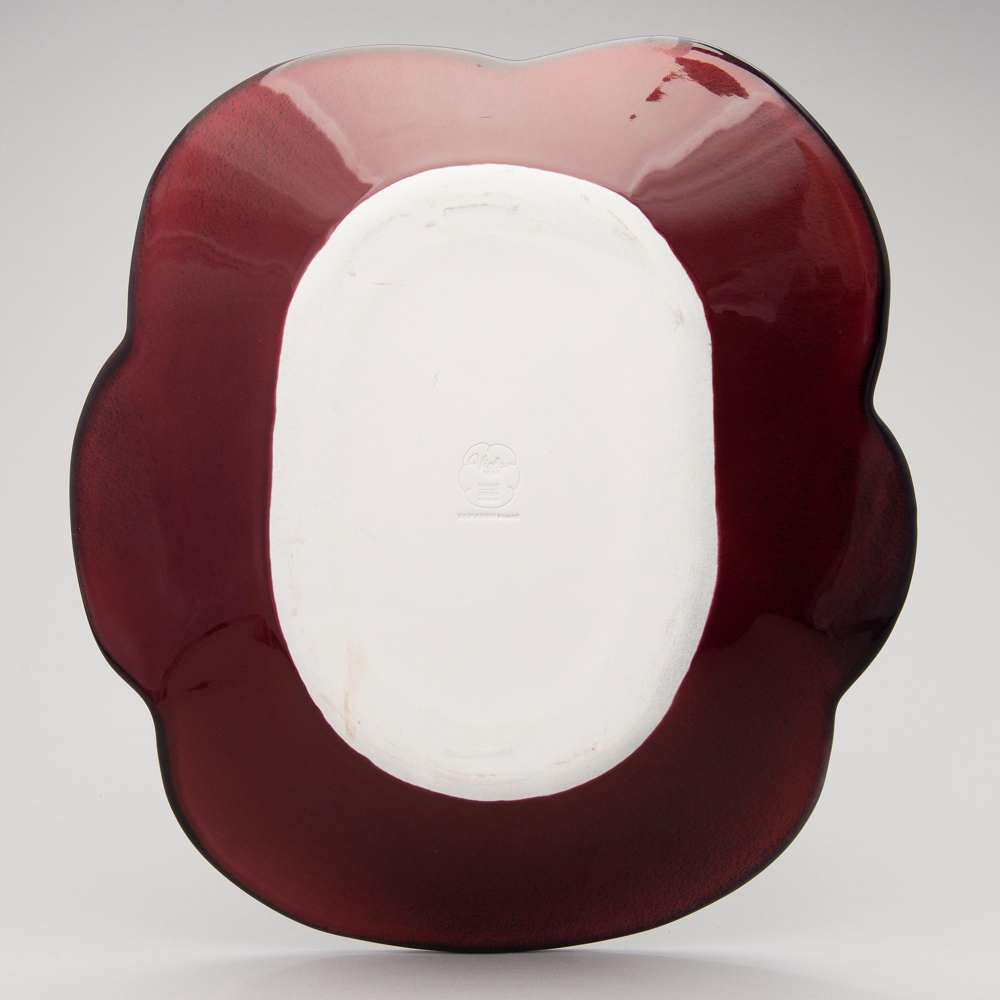 BIRGER KAIPIAINEN, FAT, keramik, stämplad i godset "Viola 1967 Arabia Finland Kaipiainen Invenit".