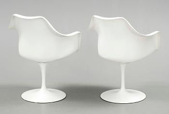 STOLAR, ett par "Tulip" Eero Saarinen, Knoll International, 1900-talets andra hälft.