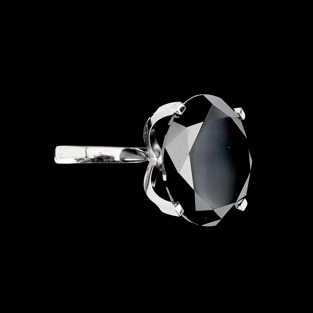 RING, 18 k vitguld, solitär svart briljantslipad diamant ca 18.40 ct.
