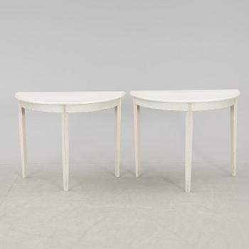 MÅNBORD, ett par, 1800-talets mitt.