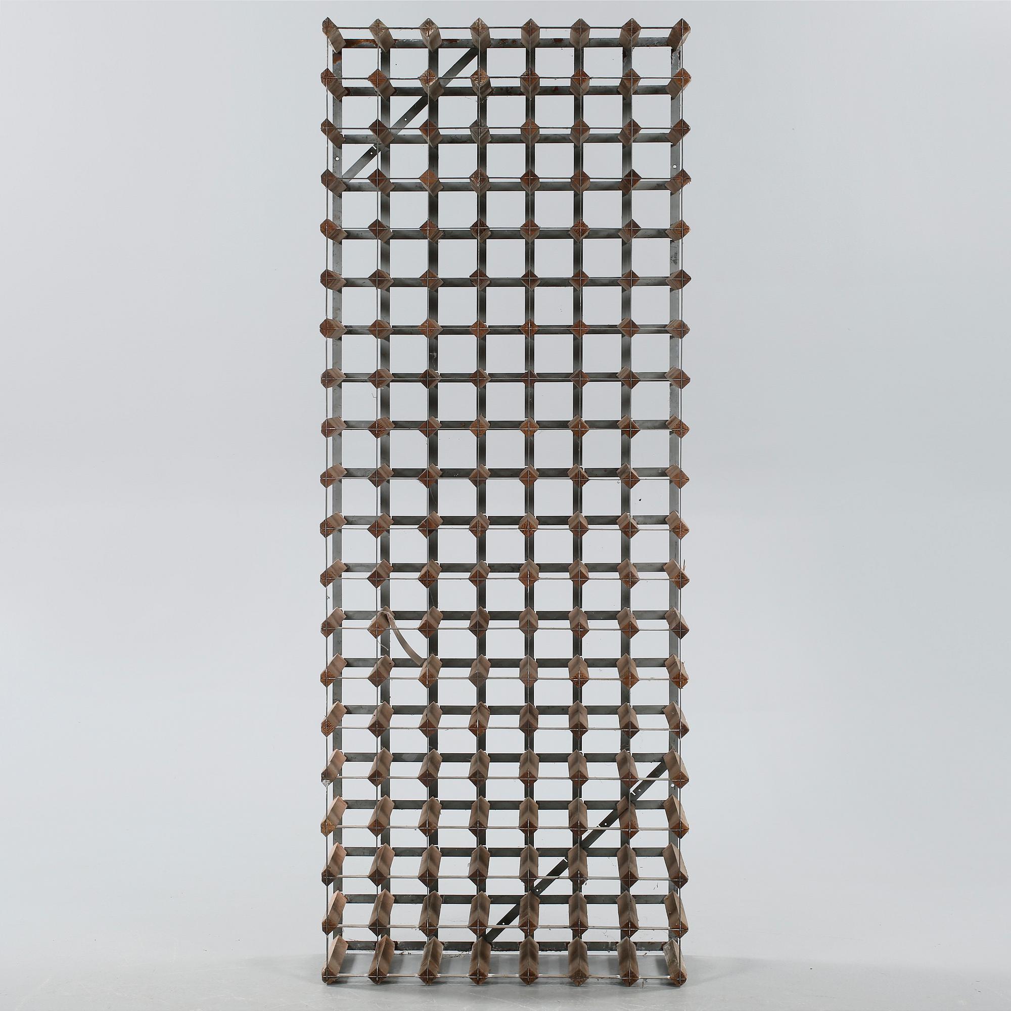 A wine rack from Farrow & Jackson, England, 20th century.