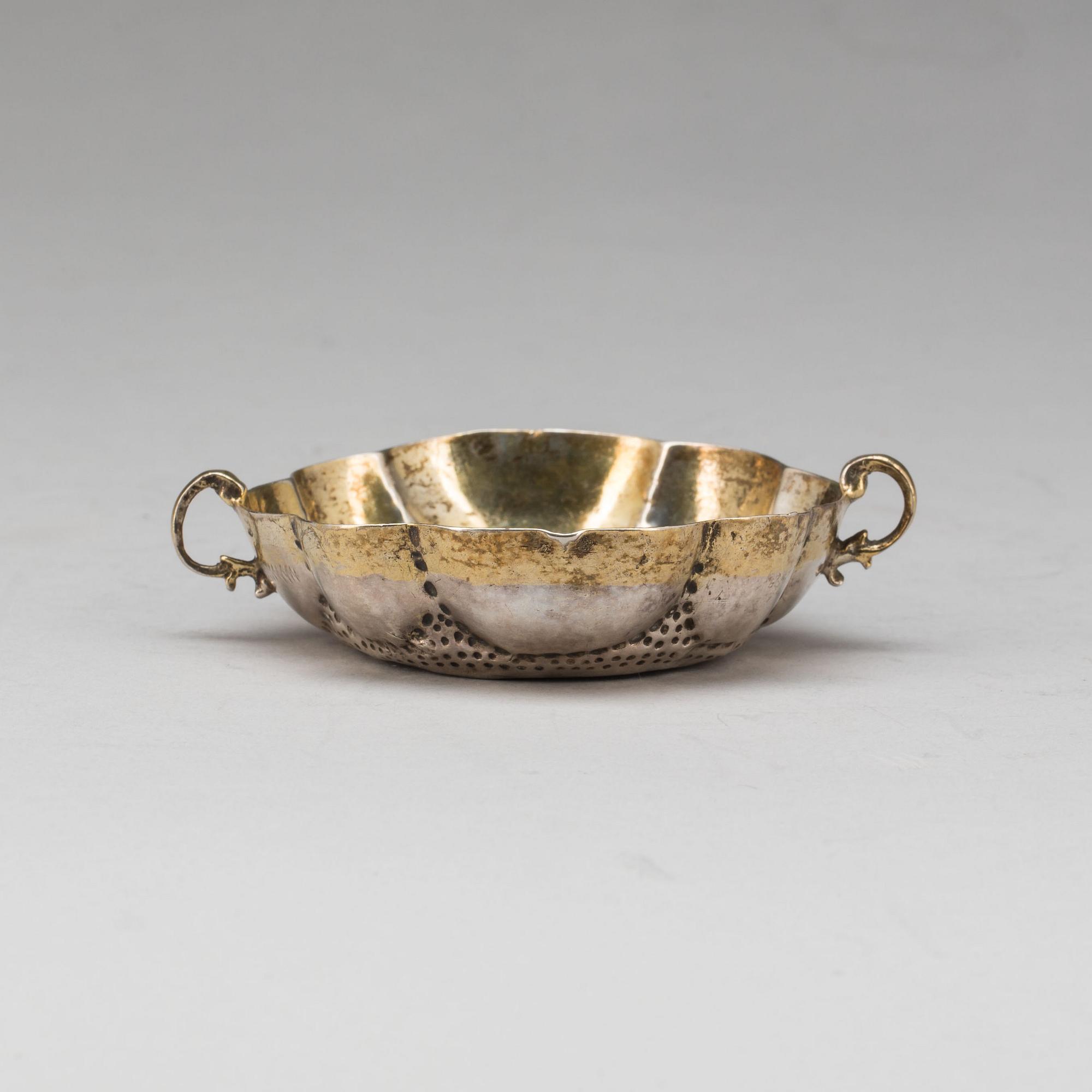 SKÅL, silver. Augsburg, otydl stämplar. 1600-talets slut. 42g.