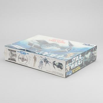 STAR WARS,two  authentic scale model kit, Darth Vader Tie Fighter och Luke Skywalker X-ving Fighther, 1977.