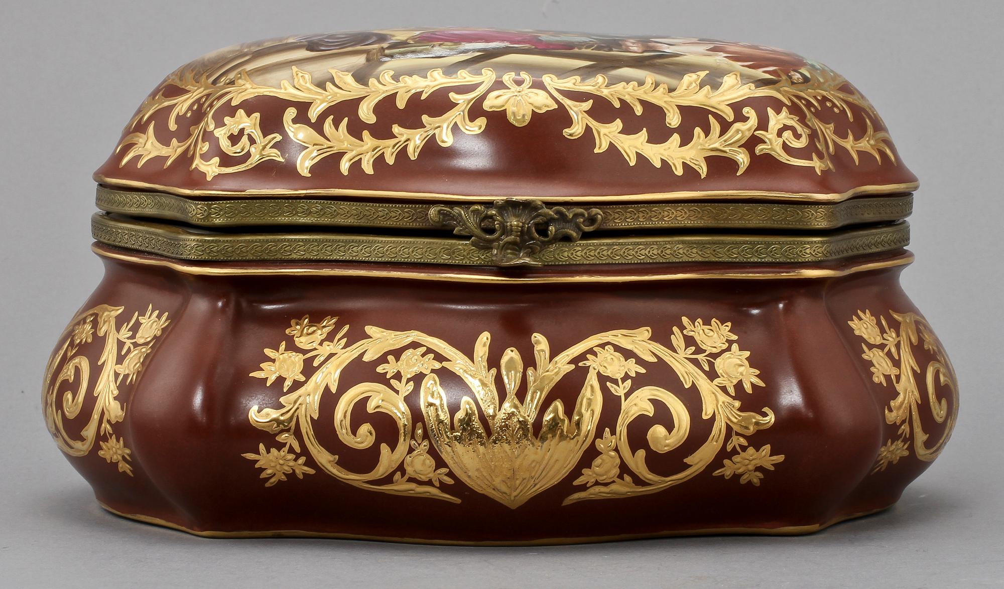 LOCKASK, porslin, Sèvres-liknande märke, 1900-tal.