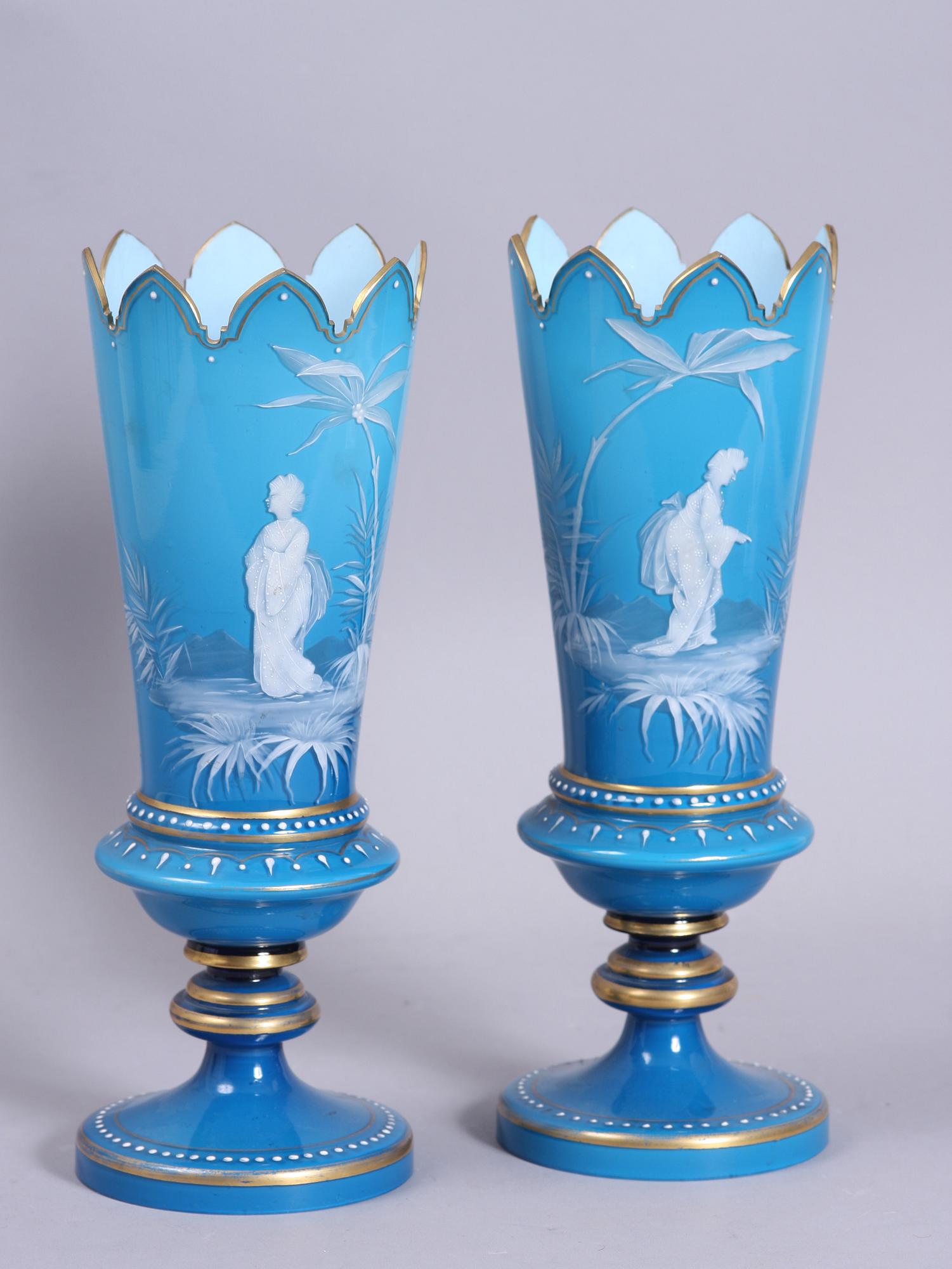 VASER, ett par. Glas, sk Mary Gregoryglas, England.