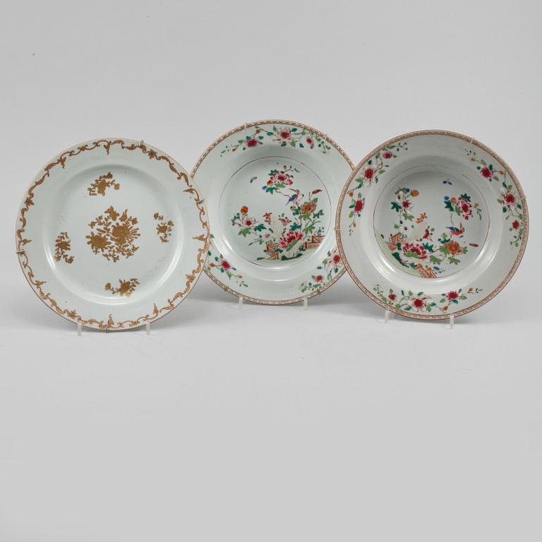 TALLRIKAR, 2+1 st, porslin, Kina, 1700-tal.