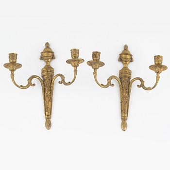 A pair of appliqués, Louis XVI style, first half of the 20th century.