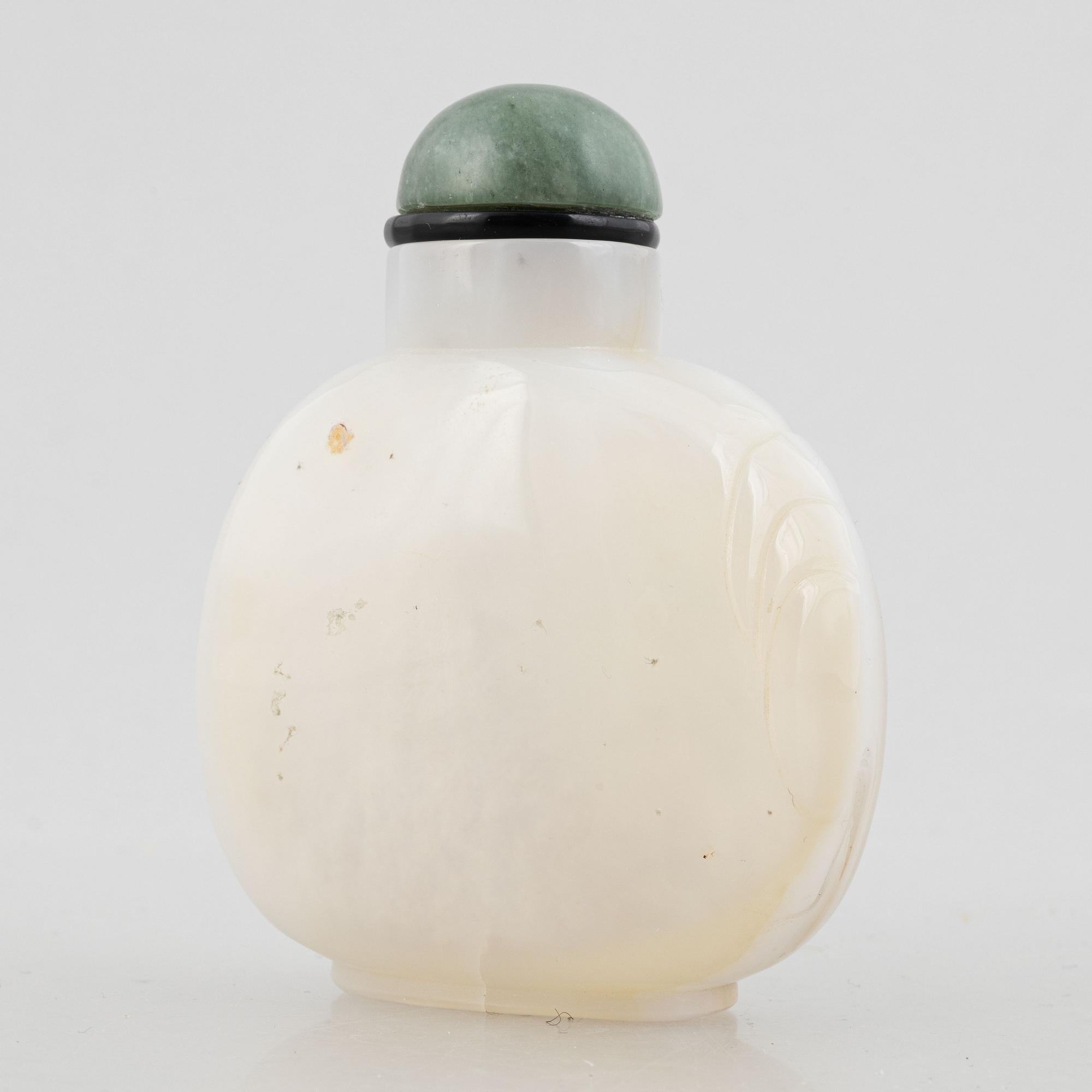 A Chinese onyx snuffbottle, late Qing dynasty / around 1900.