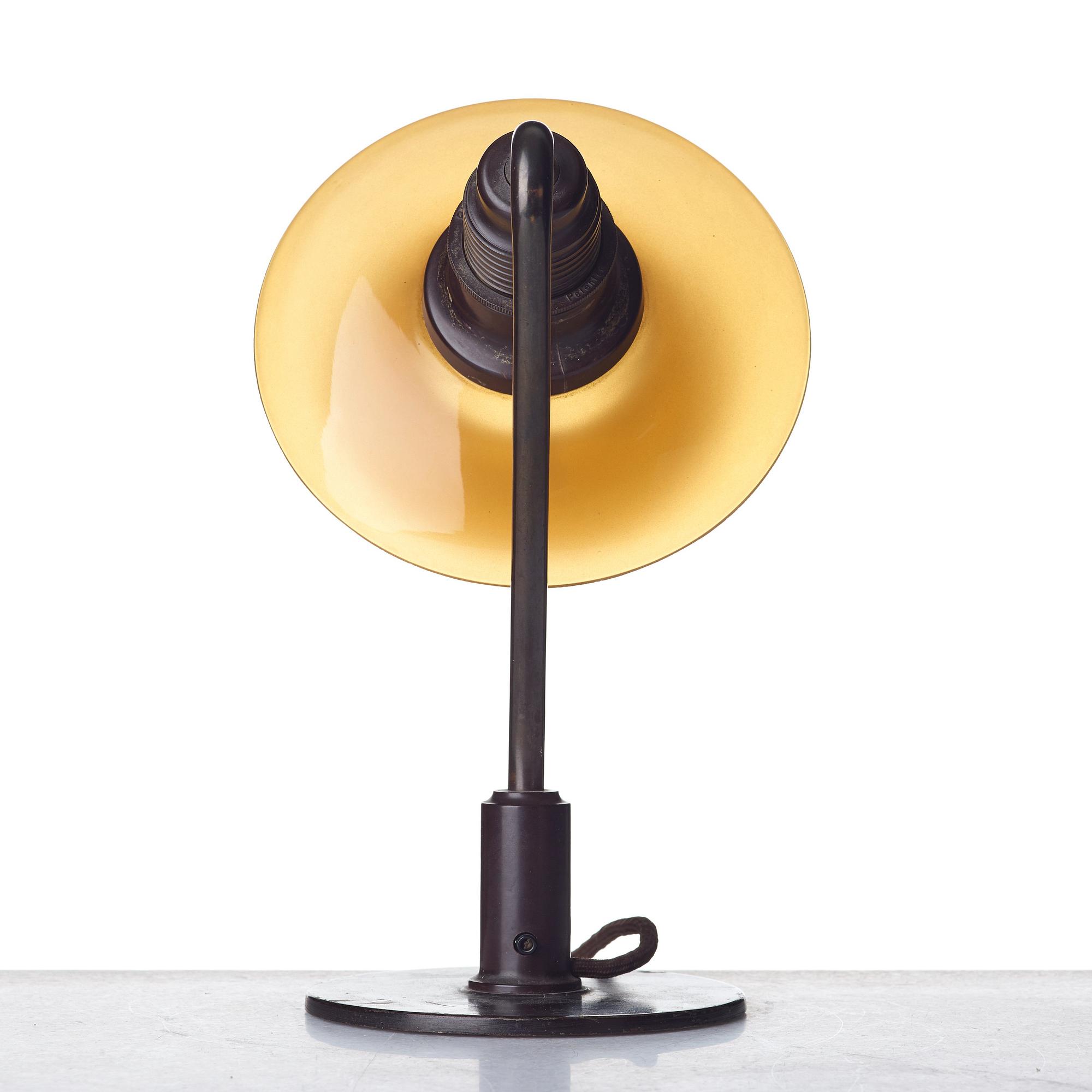 Poul Henningsen, bordslampa PH 2/2 `Vintergækken´,  Louis Poulsen, ca 1928-33.