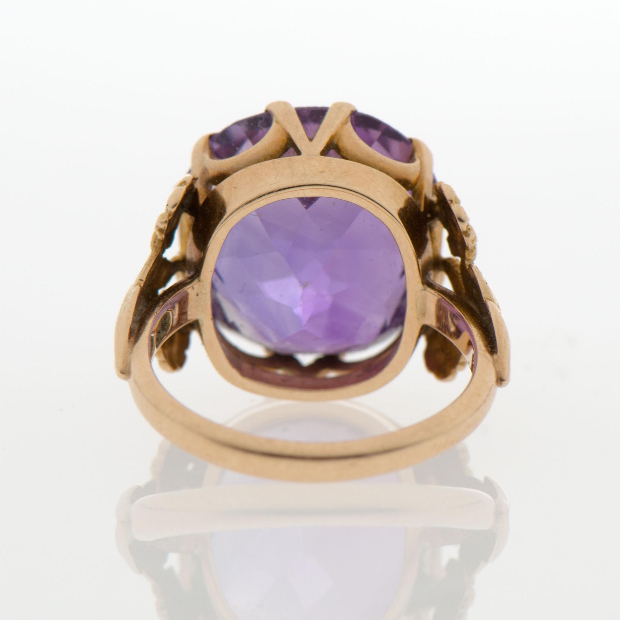 A RING, facetted amethyst, 14K gold. A. Suni, Helsinki Finland 1945.