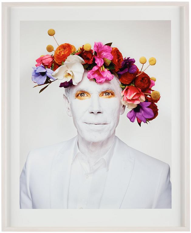 Martin Schoeller, "Jeff Koons with Floral Headpiece, New York", 2013.
