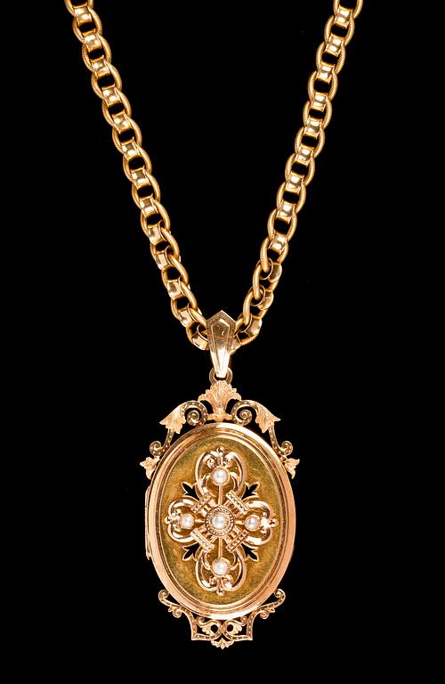A pendant and necklace, 19th century.