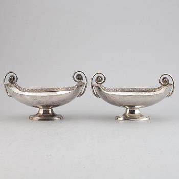 A pair of silver plated bowls, first half of the 20th Century.