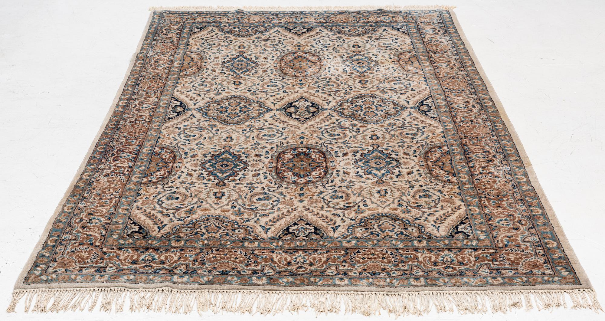 Carpet, approx. 290 x 180 cm.