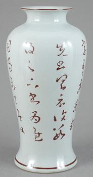 VAS, porslin, Sydostasiatisk, 1900-tal.