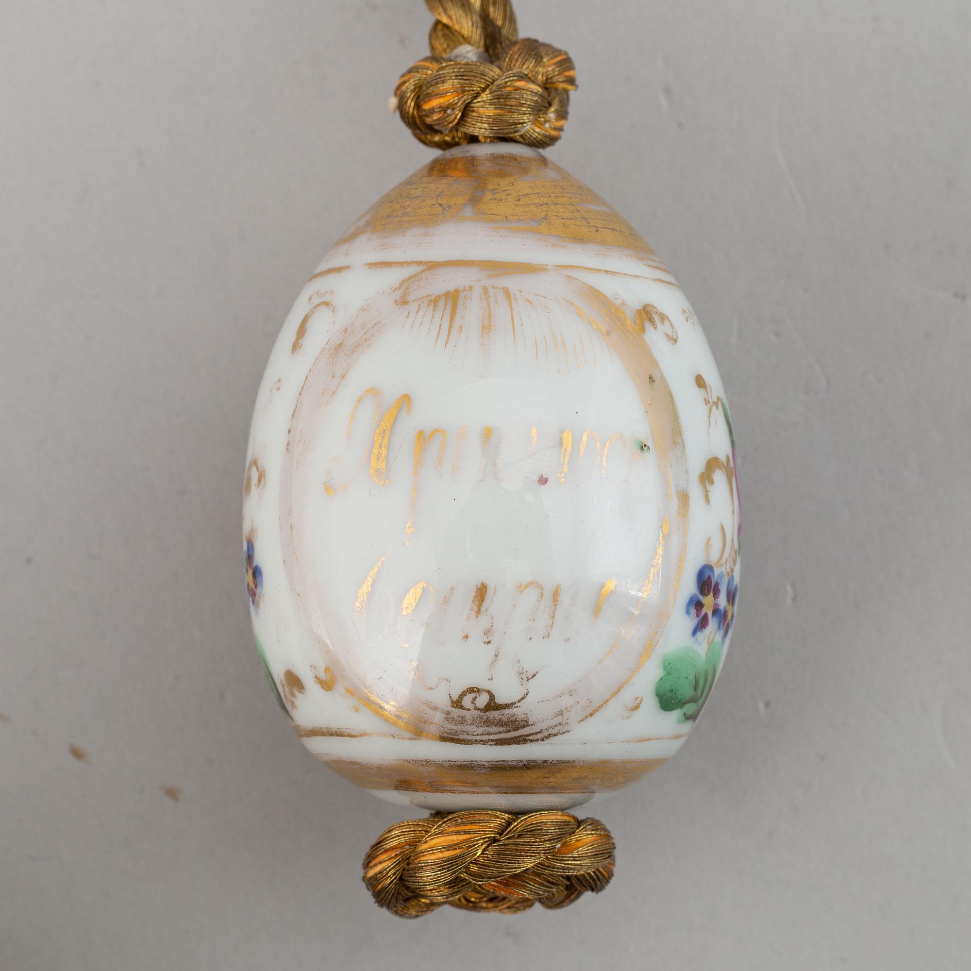 Ägg, 3 st, porslin, Ryssland, 1800-talets andra hälft.